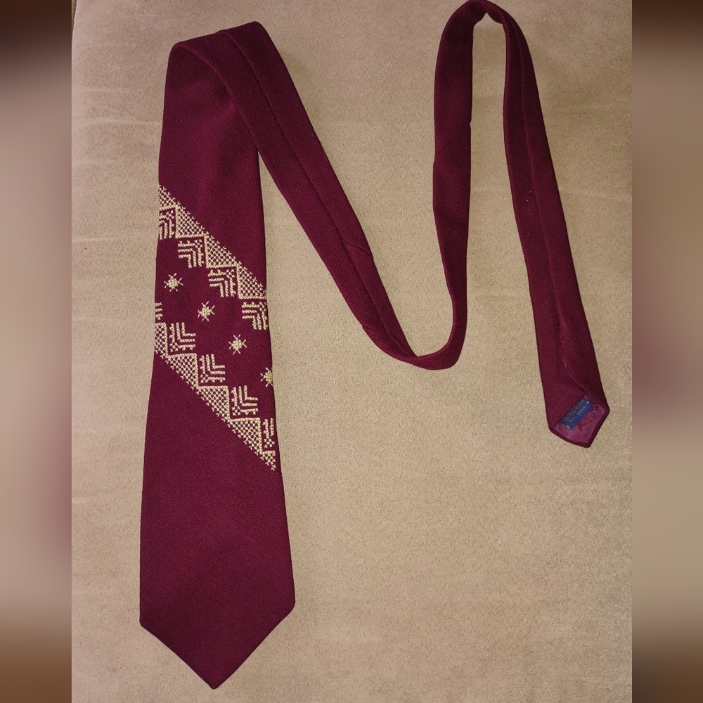 Burgundy Tie with Gold Pattern - Picture 1 of 4
